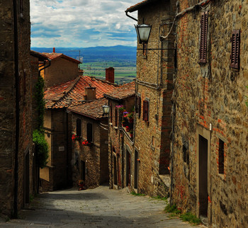 In Toscana / Аутентичная тосканская улочка в чудесной милой Кортоне