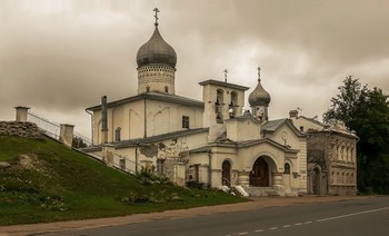 Псков. Церковь Варлаама Хутынского на Званице. / ***