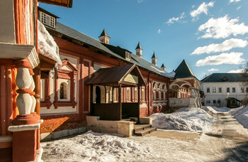 В Саввино-Сторожевском мужском монастыре. Вид на Царицыны палаты. / ***