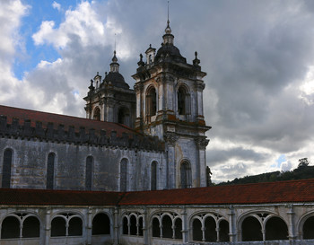 Алкобаса / С верхней галереи клуатра. Монастырь Алкобаса, Португалия.
