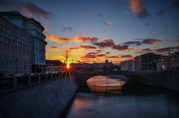 тревожный закат / Москва, вид с Чугунного моста на Малый Москворецкий мост