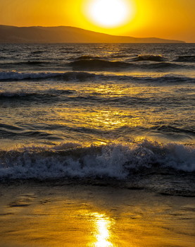 Солнечный не зайчик / Восход на морском берегу.