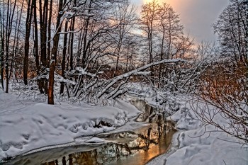 Зимний пейзаж / зима, пейзаж, ручей, снег, отражение, деревья, лес,