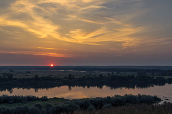 Восход над Окой / Лето, раннее утро. Солнце только приподнялось над долиной реки.