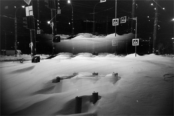 Урбанистическая ранневесенняя / Nikkor AF 28/2.8 + призматическая насадка Кишинёвского завода Прибор