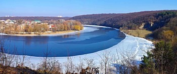 весна наступает... / Март.Украина.Река Южный Буг.Тает лед...
