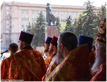 Смена декораций / Челябинск. Площадь революции. Церковный праздник