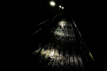 Призрачно все / дорога, мост, фонари, ночь,