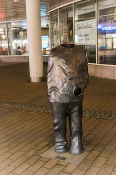 Призрачно все / Памятник в г. Тампере (Финляндия).