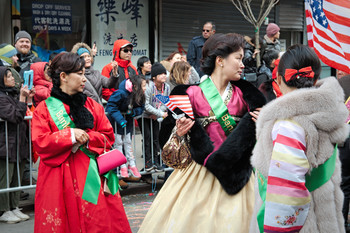 Дамы на параде / Новогодний парад в Чайнатаун Нью-Йорка