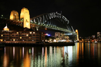 Харбор-Бридж / Sydney Harbour Bridge - самый большой мост Сиднея, один из самых больших стальных арочных мостов в мире, был открыт 19 марта 1932 года. Австралия
