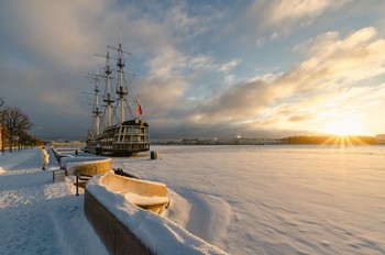 Зимний рассвет на Петровской набережной. / Петербург. Январь 2019.