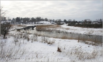 Зимняя зарисовка / Зимний деревенский пейзаж с речкой