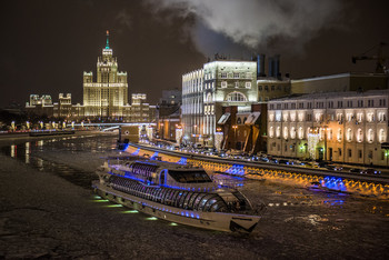 Москва, как много в этом звуке!.. / Москва ночная очень красива!