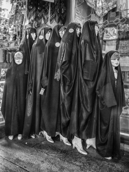 Новинки сезона / Иран. Лавка женской одежды на базаре в Кермане.