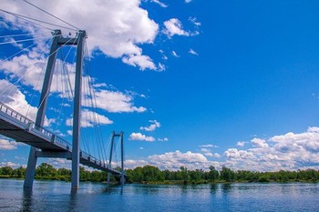 Городские маршруты / Виноградовский пешеходный мост в Красноярске.