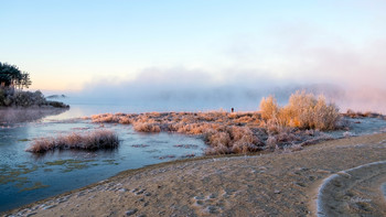 Туман над Окой. / Осенние заморозки. Озеро Исток на слиянии с рекой Ока.