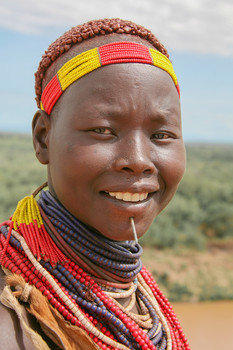 Пирсинг - обязательный атрибут / Женщина из племени Каро, Эфиопия
