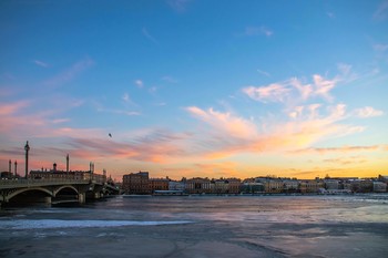 Розовое крыло заката / Санкт-Петербург. Благовещенский мост. Большая Нева. Английская набережная