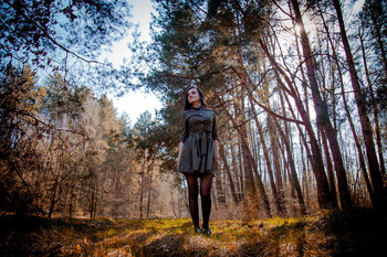 Девушка в лесу / Прогулка по весеннему лесу