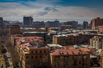 Ереван / Ереван и на заднем плане гора Арарат