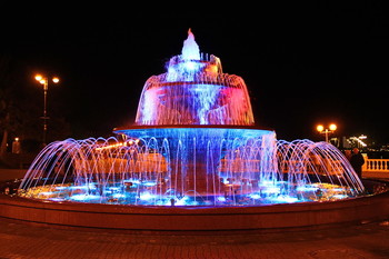 Музыка цвета / Геленджикские фонтаны - это отдельный вид достопримечательностей города.А вечерние фонтаны - это что-то неповторимое, в сопровождении цвета и музыки!
