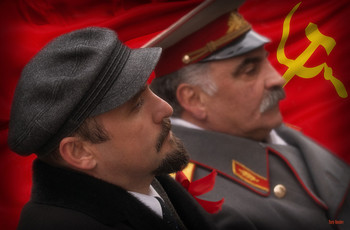 Призраки весны / Ленин и Сталин. Призраки весны. Ленин родился в апреле, а Сталин умер в марте.