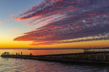 Вечер / Россия, Черное море, Сочи, набережная, рыбаки, климатические явления, осень