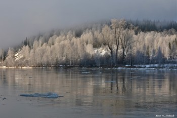Река Кондома весной / Таштагольский район, Кемеровская область.