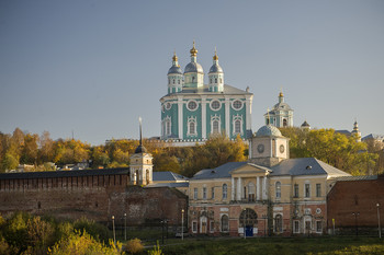 Смоленск. осень...3 / Свято-Успенский кафедральный собор. 
Днепровские ворота.