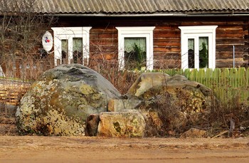 &quot;Каменный&quot; век.... или - Вперёд в прошлое. / Небольшая деревня Коробово на реке Большая Ельма в Вологодском районе....
В деревне 2 улицы: Новая и Старый поселок.