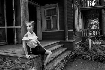 Там, где был резной палисад / модель Даша Басина
причёска Галина Князева