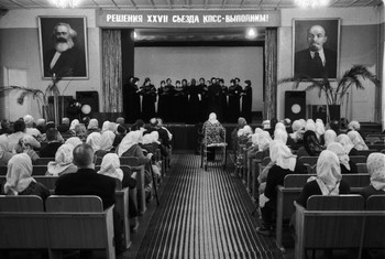 Концерт в Доме престарелых / Выступление хора &quot;Благовест&quot; в оренбургском Доме престарелых. 1990г.