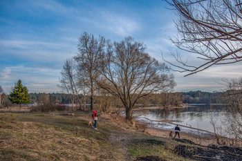 &quot;Когда мои друзья со мной...&quot; / Выгул собачек на берегу Волги.