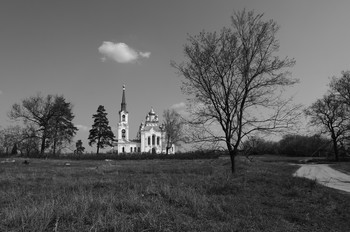 Белица / Село в Курской обл.На заднем плане Введенская церковь, построенная в 1907 году.