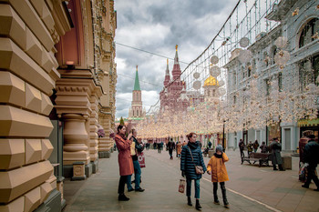 На Никольской... / Из серии &quot;Московские каникулы&quot;