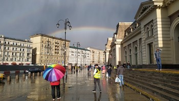 Радужное фото / Москва, после дождя, площадь Павелецкого вокзала
