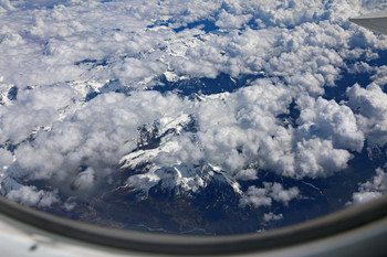 Земля в иллюминаторе / Над Альпами. Перелет из Цюриха в Мадрид.