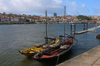 Еще немного про портвейн / Порту, причал возле набережной Рибейра.