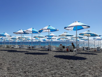 В ожидании туристов / Средиземное море, весна