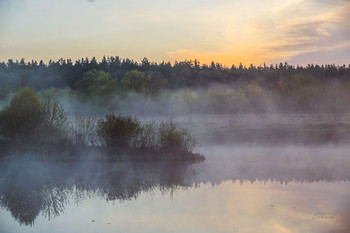 Рано утром. / Озеро Сосновое перед рассветом.