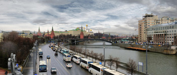 Вид на Кремль с Патриаршего моста / Москва