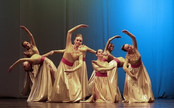 Танцуют девчонки / На конкурсе танцев в Абакане