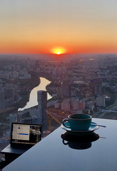 Чашка кофе / Снимал на мобильный телефон со смотровой площадки на 89 этаже в Москва Сити
