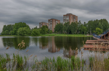 Конаковские "башни-близнецы". / Конаково, дома на берегу.