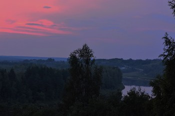 &quot;Какие прекрасные сумерки выдались ...&quot; / &quot;Давай помолчим.
 Мы так долго не виделись.
 Какие прекрасные сумерки выдались!
 И все позабылось,
 Что помнить не хочется:
 Обиды твои.
 И мое одиночество ...&quot;
 А.Дементьев