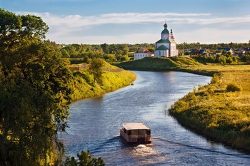 Речной трамвайчик / Суздаль, река Каменка.