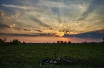 Вечер и велосипед / Весенний закат.