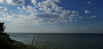 Утро / Азовское море утром, облака и солнце! Что ещё нужно? День обязательно будет добрым!