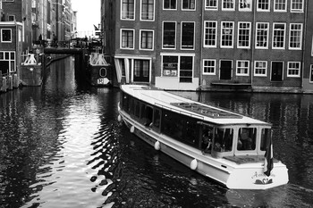 Неожиданный поворот / Amsterdam